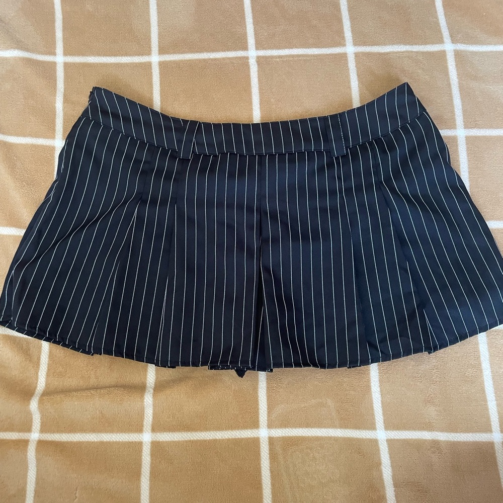 Forever 21 Black and White Skorts with Pinstripe Pleats